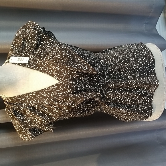 Max Studio Tops - MAX Studio Women's sz S Blouse ties in the back NWT